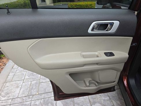 Used 2015 Ford Explorer XLT w/ Equipment Group 202B image 10