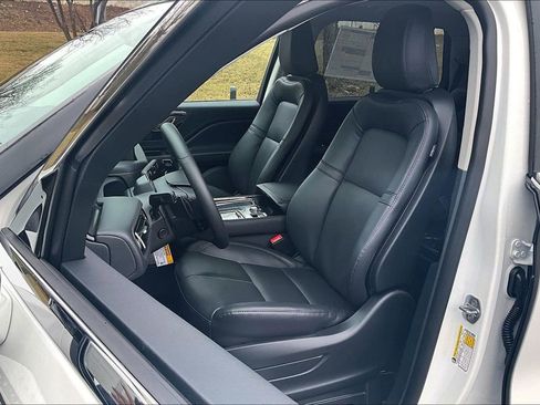 New 2026 Lincoln Aviator 2WD image 9