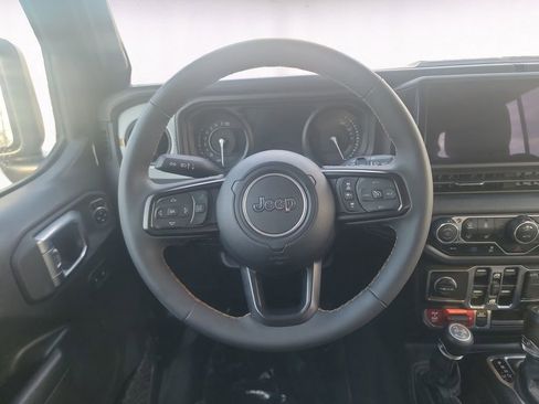 Used 2024 Jeep Wrangler Unlimited image 12