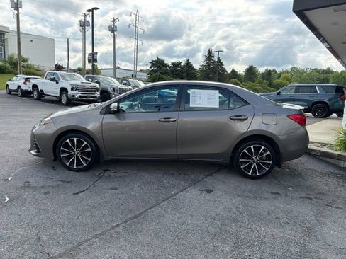 Used 2019 Toyota Corolla SE FWD image 2
