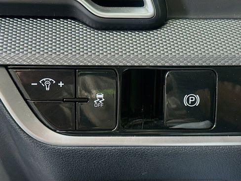 Used 2025 Kia Sportage LX FWD image 17
