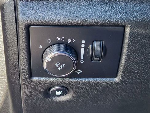 Used 2018 Jeep Grand Cherokee Altitude image 27