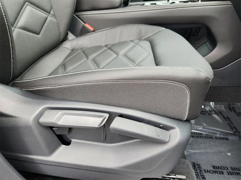 New 2025 Volkswagen Atlas SE image 16