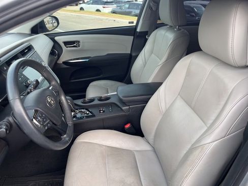 Used 2016 Toyota Avalon XLE Premium image 10