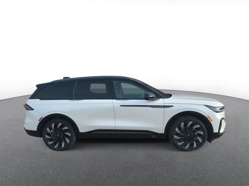 Used 2025 Lincoln Nautilus Reserve w/ Jet Appearance Package image 9