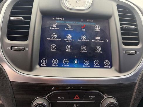 Used 2017 Chrysler 300 Limited image 22