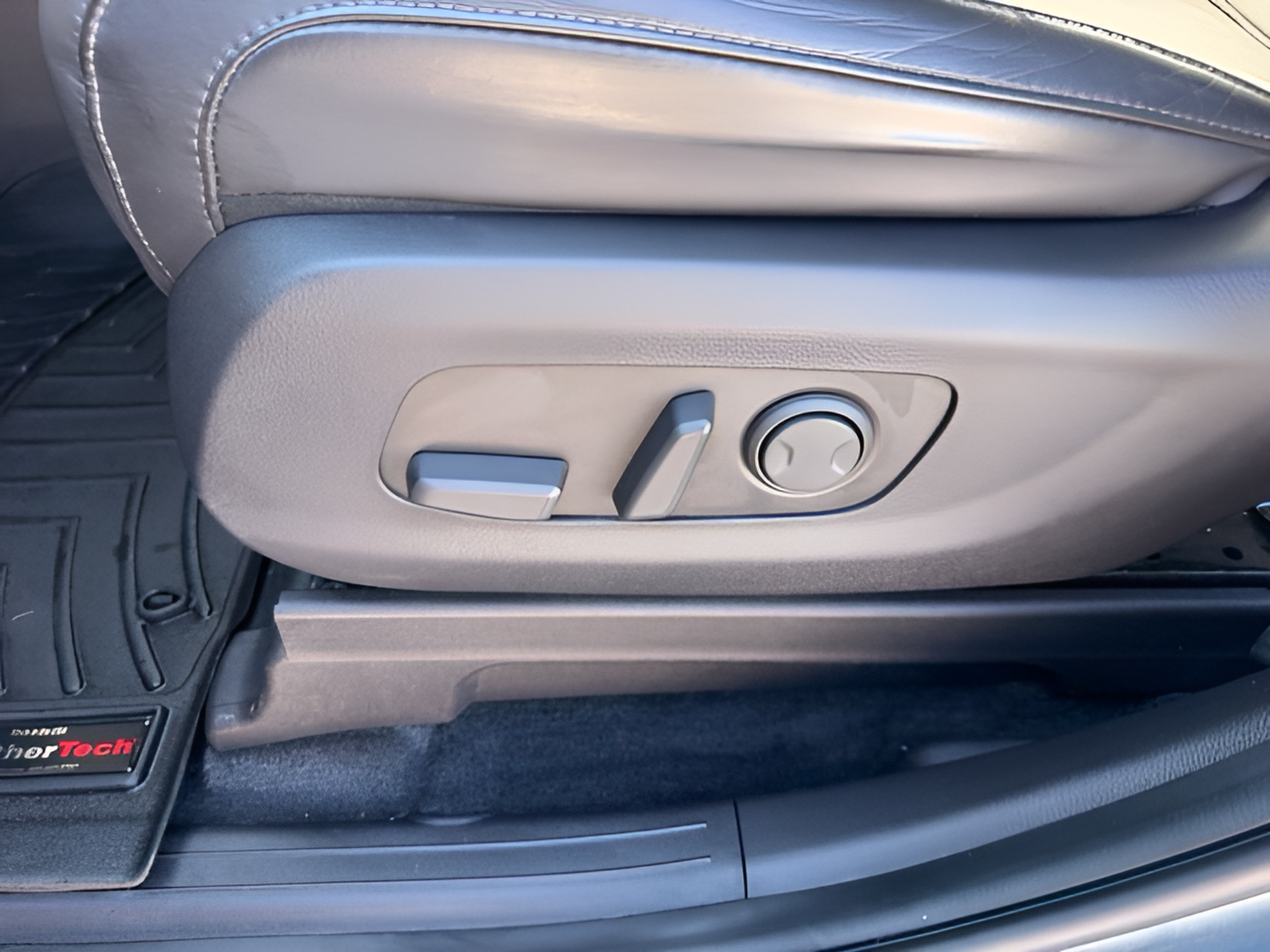 Used 2022 Kia Carnival EX FWD image 23