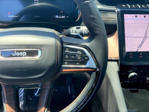 Certified 2025 Jeep Grand Cherokee Summit AWD/4WD image 24