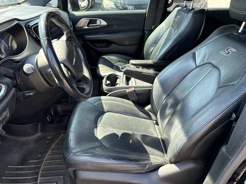 Used 2018 Chrysler Pacifica Touring-L w/ Premium Audio Group FWD image 14