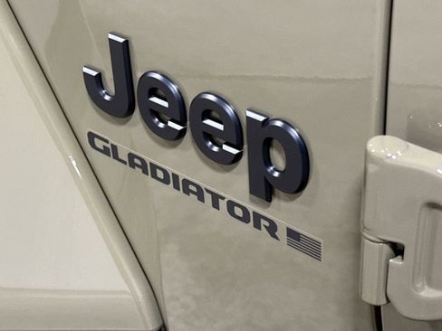 New 2026 Jeep Gladiator Sport AWD/4WD image 25