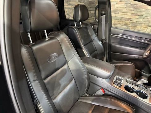 Used 2019 Jeep Grand Cherokee Overland AWD/4WD image 32