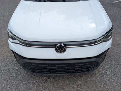 Used 2025 Volkswagen Taos SE FWD image 12