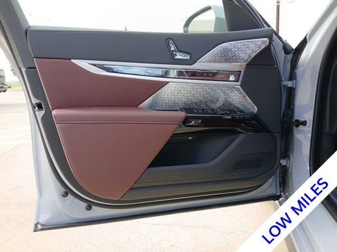 Used 2026 BMW 740i xDrive image 18