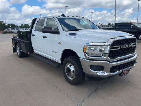 Used 2022 RAM 3500 Tradesman w/ Chrome Appearance Group AWD/4WD image 9