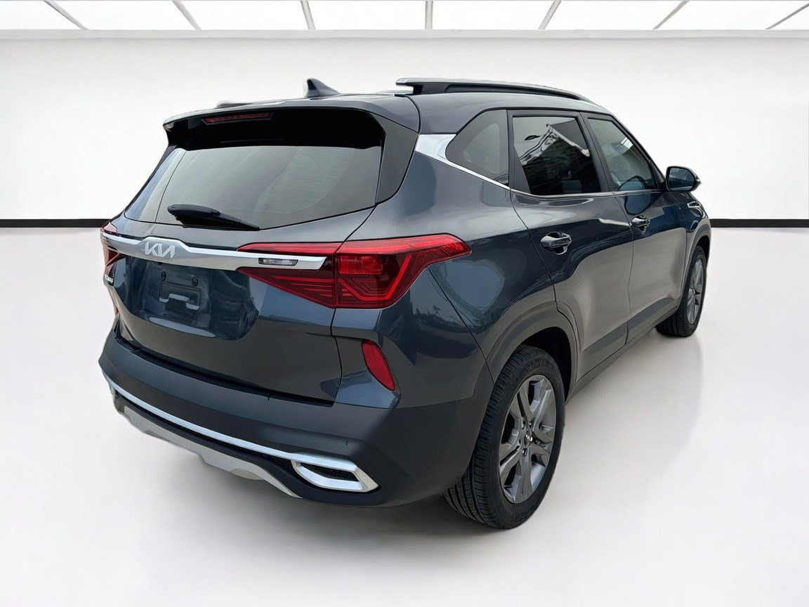 Used 2023 Kia Seltos S w/ Navigation Package FWD image 4