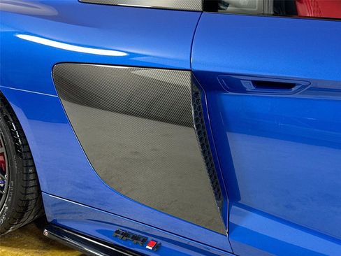 Used 2017 Audi R8 V10 w/ Carbon Exterior Package image 36