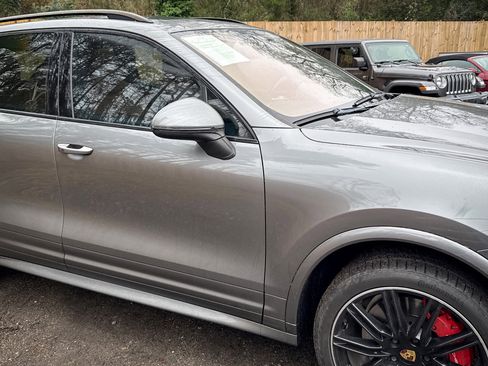 Used 2017 Porsche Cayenne Turbo image 21
