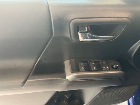 Used 2023 Toyota Tacoma TRD Off-Road image 13