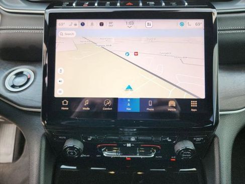 Certified 2025 Jeep Grand Cherokee Limited w/ Black Appearance Package image 22