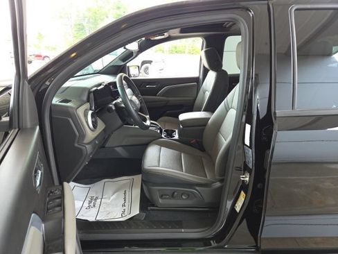 Used 2025 Chevrolet Colorado ZR2 AWD/4WD image 22