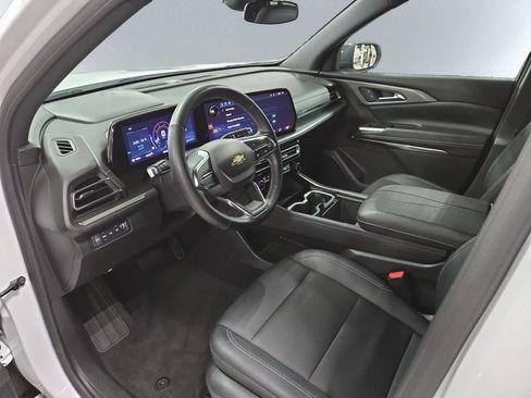 Used 2025 Chevrolet Traverse LT AWD/4WD image 6