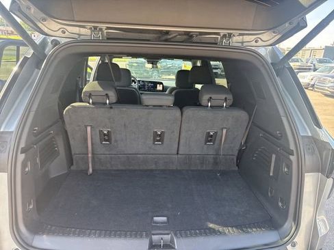 Used 2025 Chevrolet Traverse LT FWD image 29