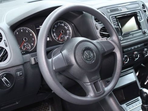 Used 2017 Volkswagen Tiguan Limited w/ Alloy Wheels Package image 11