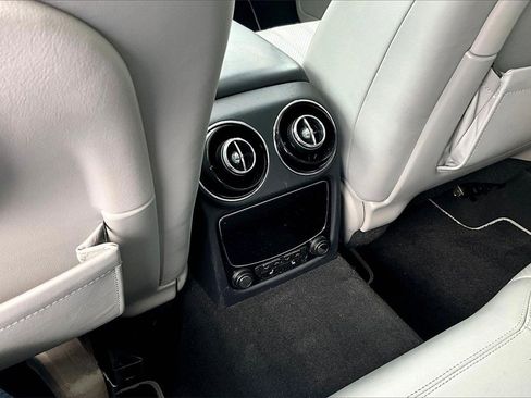 Used 2012 Jaguar XJ image 30