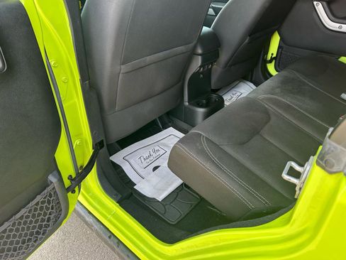 Used 2016 Jeep Wrangler Unlimited Rubicon w/ Connectivity Group image 9