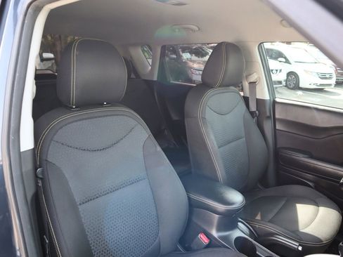 Used 2016 Kia Soul + FWD image 19