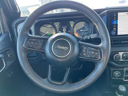 Used 2024 Jeep Wrangler Unlimited w/ Convenience Group image 19