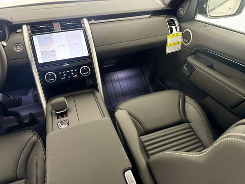 New 2026 Land Rover Discovery S AWD/4WD image 23