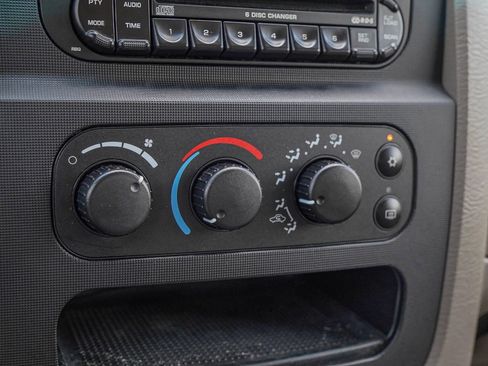 Used 2005 Dodge Ram 1500 Truck SLT image 32