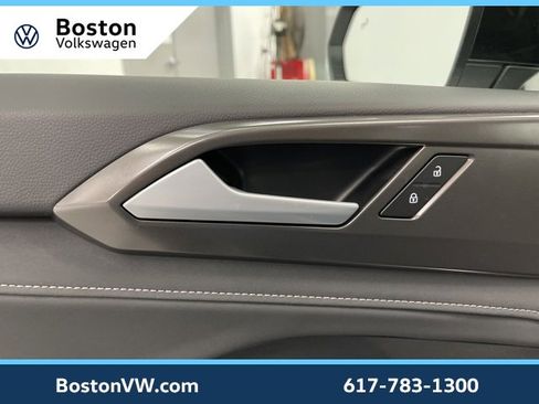 Used 2025 Volkswagen Taos SE image 28