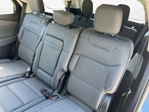 Used 2025 Ford Explorer Active RWD image 12