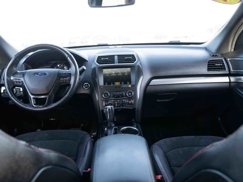 Used 2018 Ford Explorer XLT w/ Equipment Group 202A image 20