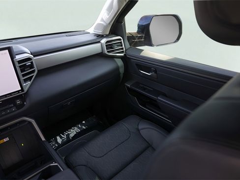 Used 2024 Toyota Tundra Limited image 31