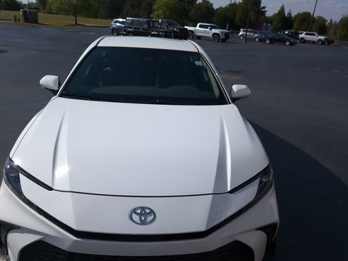 Used 2026 Toyota Camry LE image 7