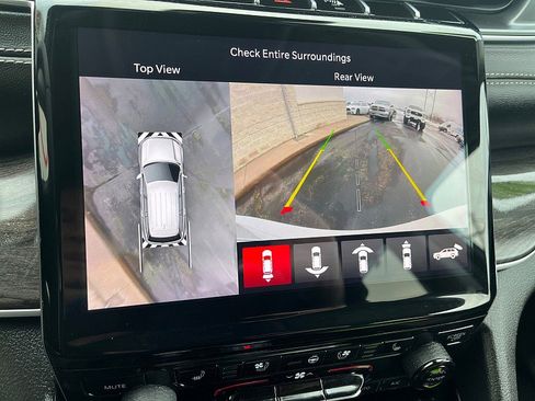 Used 2023 Jeep Grand Cherokee Limited w/ Luxury Tech Group II image 33