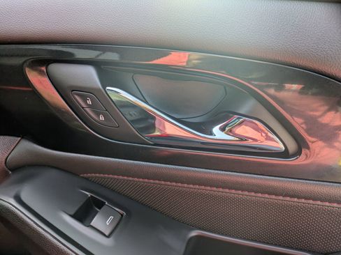 Used 2023 Chevrolet Traverse RS image 39