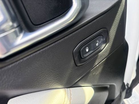 Used 2022 Jeep Wrangler Unlimited Sahara image 10