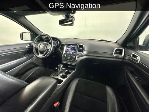 Used 2018 Jeep Grand Cherokee Altitude RWD image 2