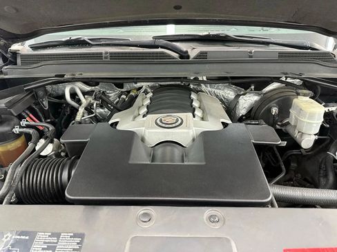 Used 2015 Cadillac Escalade Premium image 35