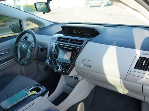 Used 2016 Toyota Prius V Three image 18