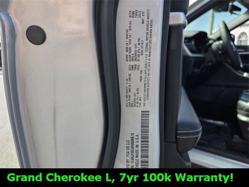 Certified 2024 Jeep Grand Cherokee L Limited w/ Luxury Tech Group II image 20