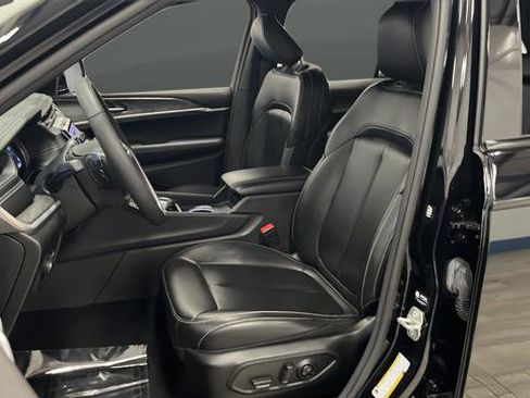 Used 2024 Jeep Grand Cherokee Limited image 9