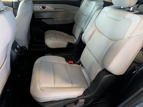 New 2026 Ford Explorer Active w/ Active Comfort Package image 17