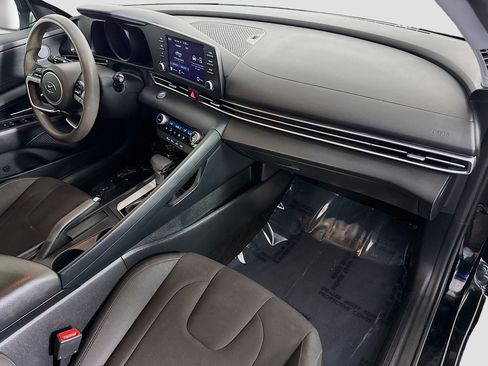 Used 2021 Hyundai Elantra SEL image 30