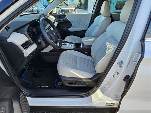 Used 2023 Mitsubishi Outlander SEL image 17