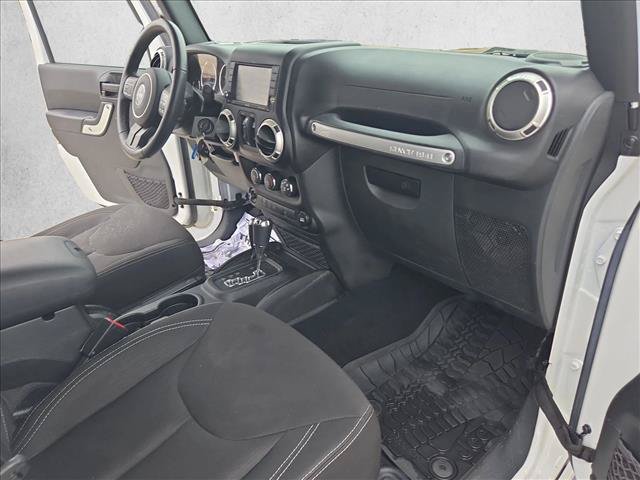 Used 2017 Jeep Wrangler Unlimited Sahara AWD/4WD image 21
